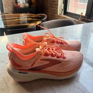 Only worn once Brooks Women's Glycerin 24 Lightweight Running Shoes